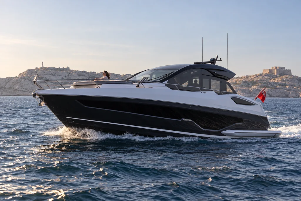 Sunseeker Predator 55 au large de Marseille — du modèle
